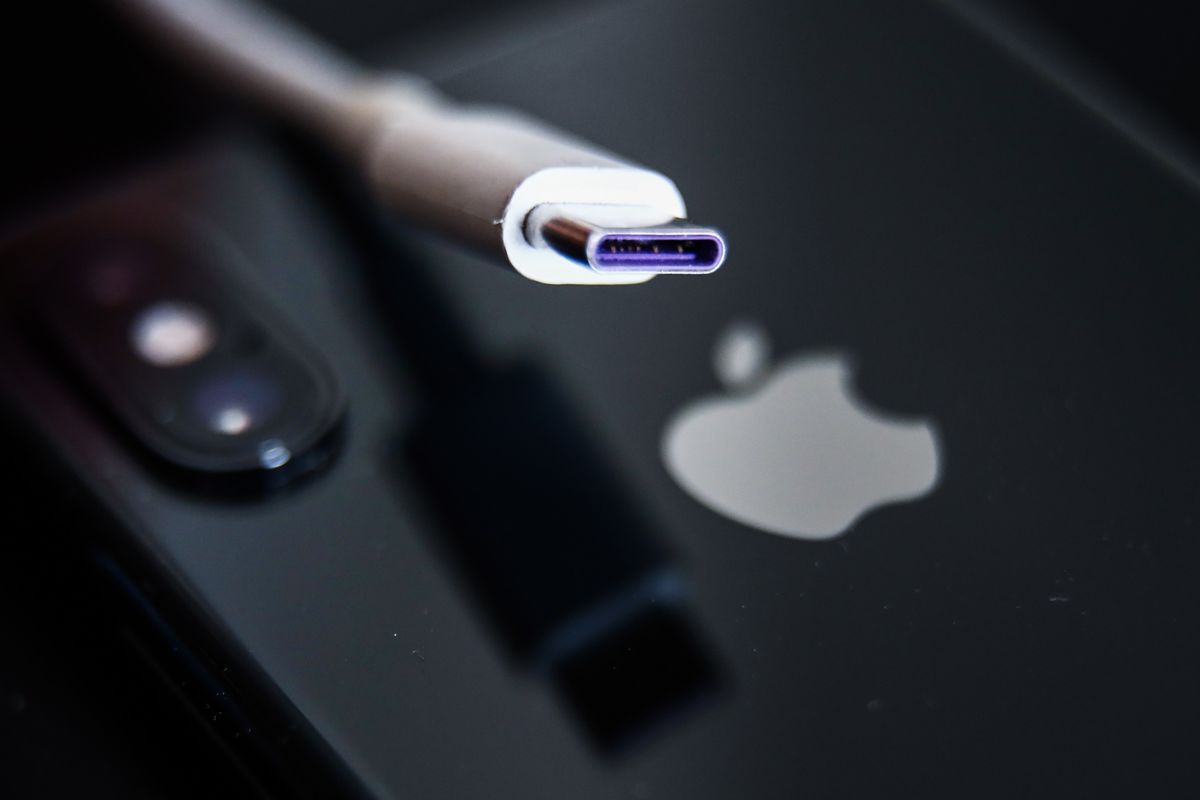 iPhone 15 USB Type-C
